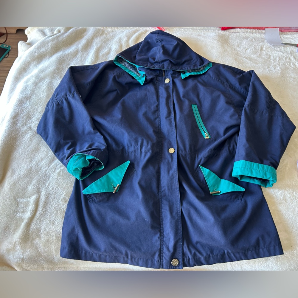CS 
essentials VNTG  NAVY BLUE RAIN JACKET WITH HOOD & DRAWSTRING
WAIST SZ LARGE
